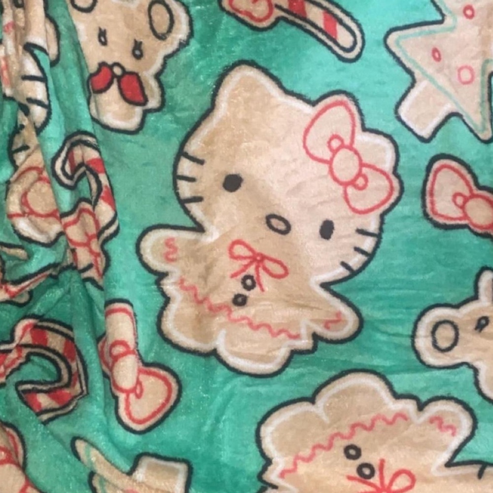 Hello Kitty Christmas Gingerbread Plush Throw - Picture 2 of 6